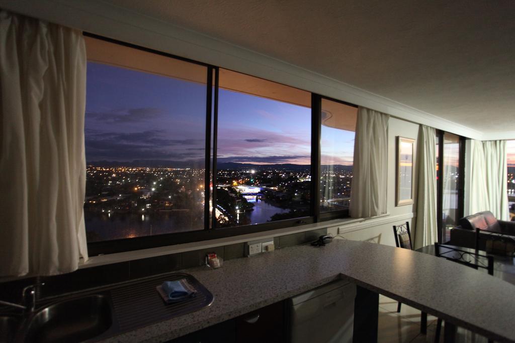 Anacapri Holiday Resort Apartments Surfers Paradise Extérieur photo
